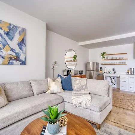 Studio Bliss Dual-Queen Stay In Vibrant Alberta